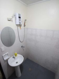 換気用の窓がある1人部屋のトイレ