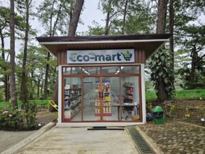学校敷地内の小さな売店の外観