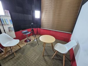 撮影用カメラと照明が設置されたSPテストルーム