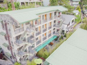 キャンパス西棟を斜め上から撮影した外観