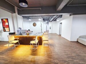 Building2にある支払対応などを行うオフィスカウンター