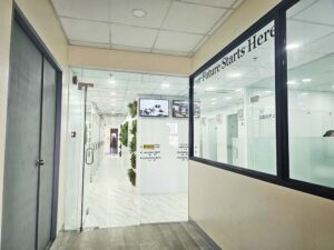 プライムキャンパス6階に位置する教室フロアの入り口