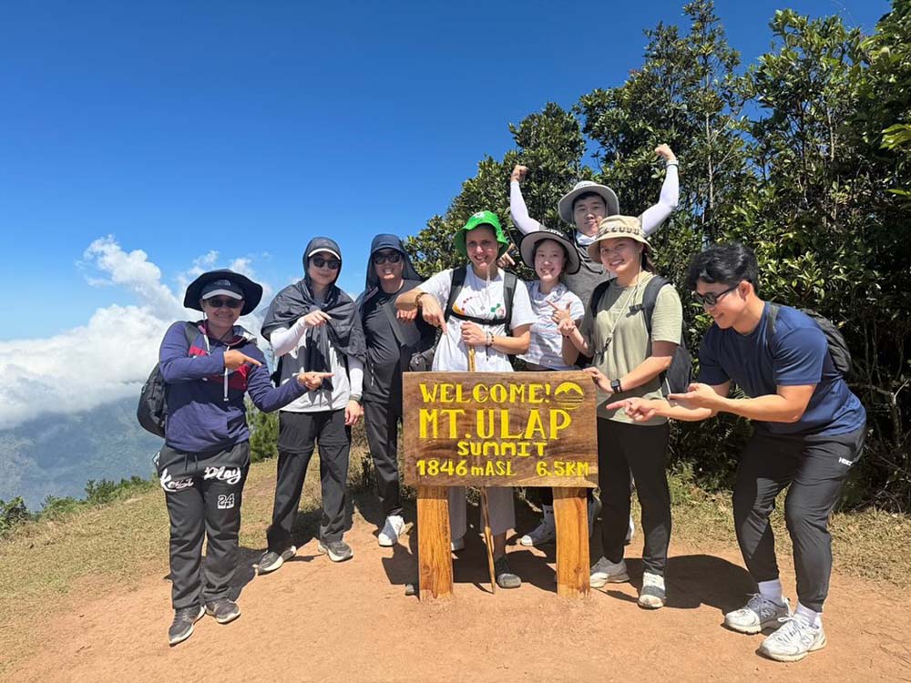 BECIシティのMt. ULAPでのハイキングアクティビティ
