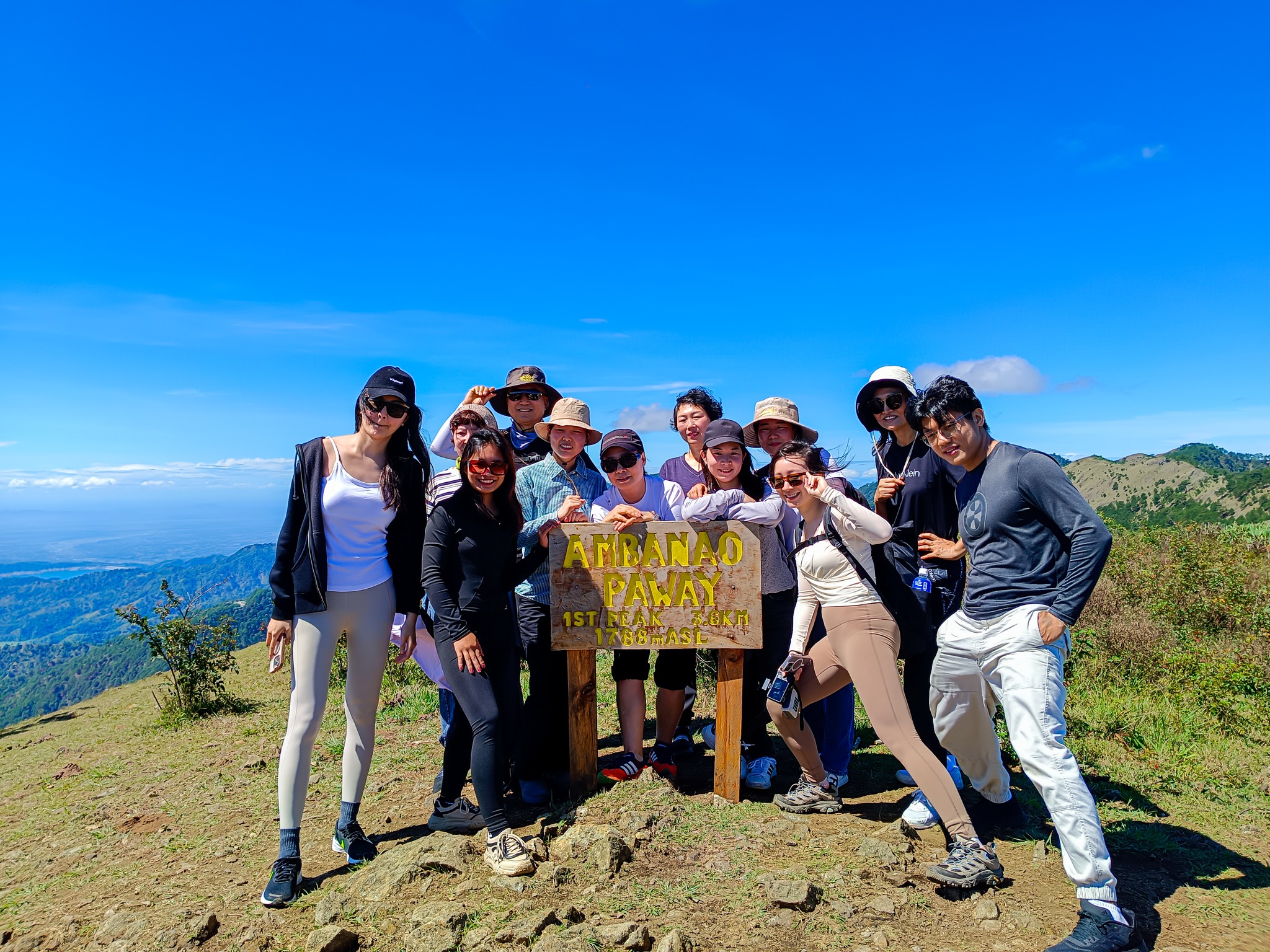 WALESのMt. ULAPでのハイキングツアー