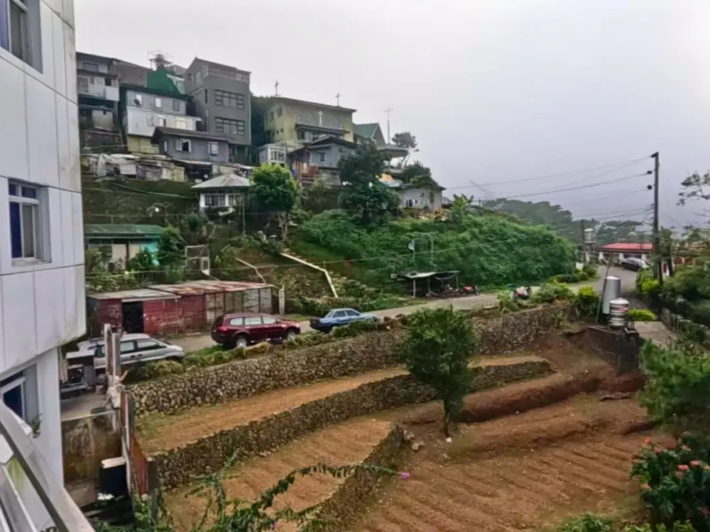 IELTSキャンパスのバルコニーから眺めた校舎裏側の景色