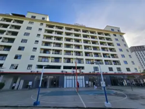 セブ・マクタン島にあるB’Cebu（ビーセブ）の8階建ての大きな校舎外観