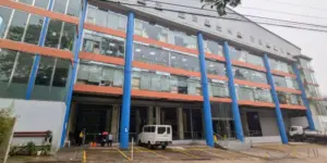 パインズメイン・スピーキング校舎の外観