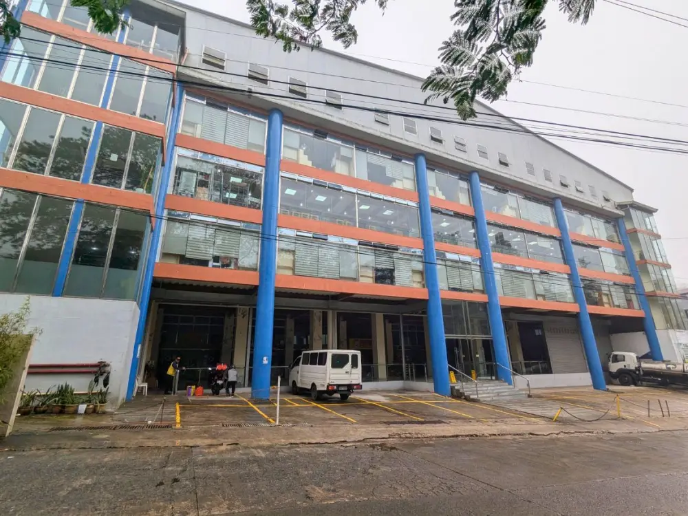 パインズメイン・スピーキング校舎の外観