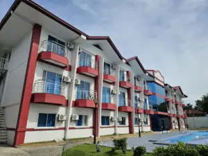 フィリンターのキャンパス内学生寮を左斜め前から見た外観