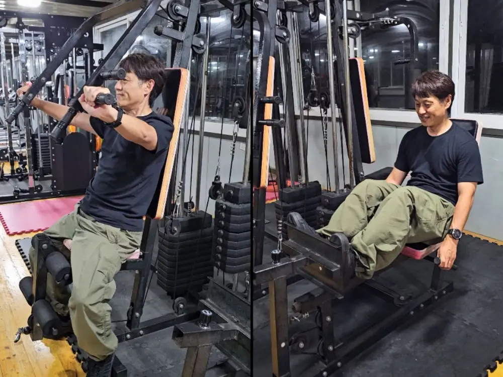 モノルの屋上ジムでチェストプレスとレッグプレスをしているGrit留学の真太郎