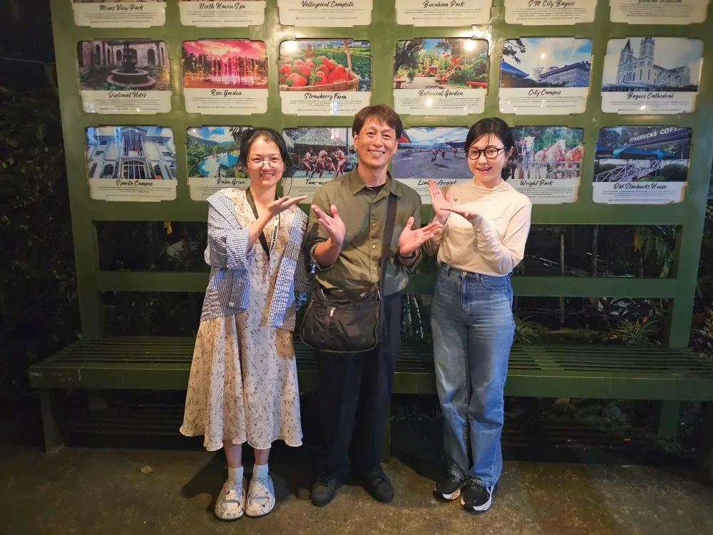 EOPキャンパスの中国人マネージャー、Grit留学の真太郎、日本人マネージャの記念写真