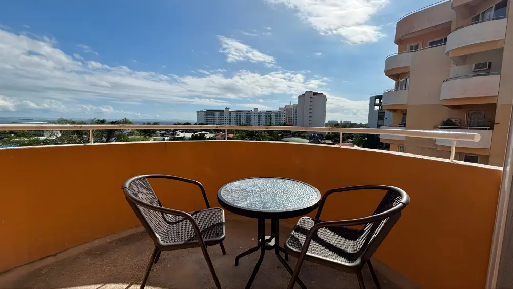 セブ_Genius_学生寮_4人部屋のバルコニーから見たシティビュー