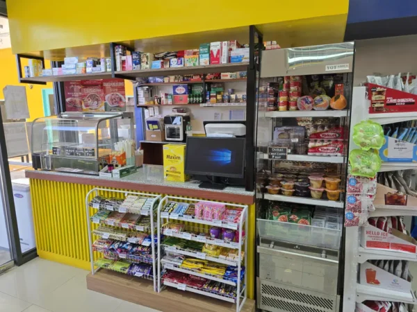 セブ_B'Cebu_校内H Martのレジ周辺と商品棚_2026