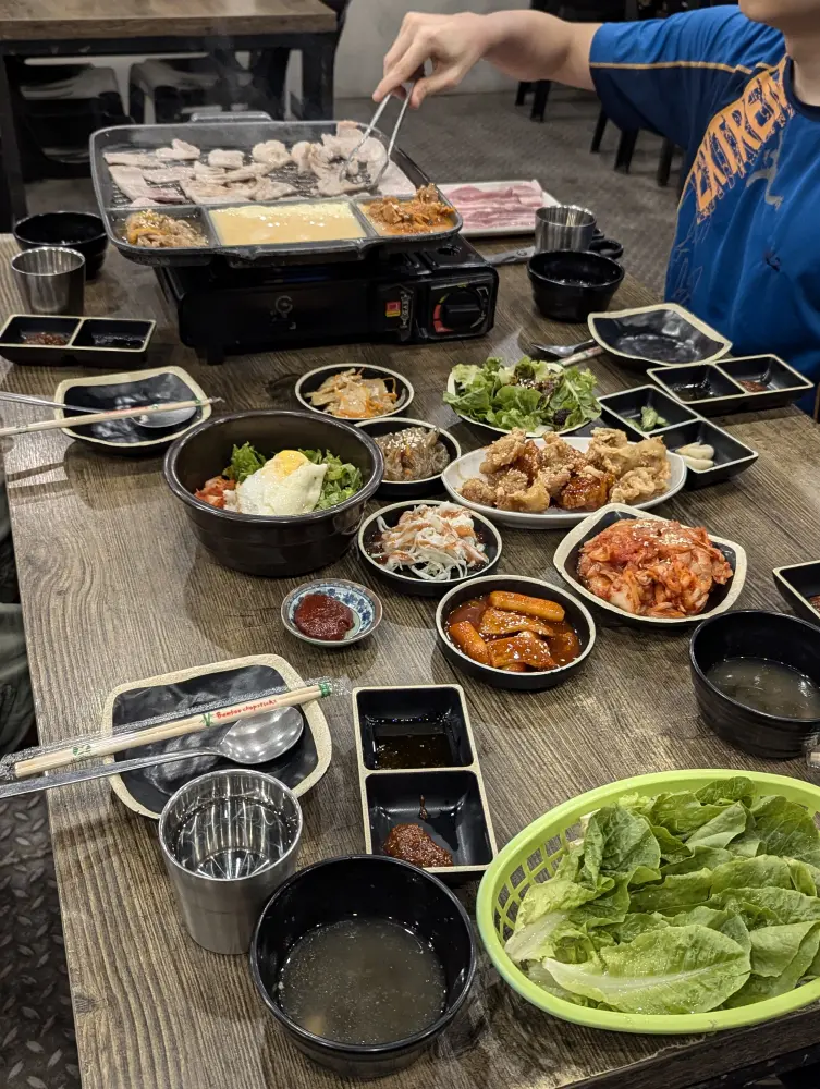 セブ_CIJ近くのGangnam Samgyupsalで楽しんだ韓国式焼肉とサイドディッシュ